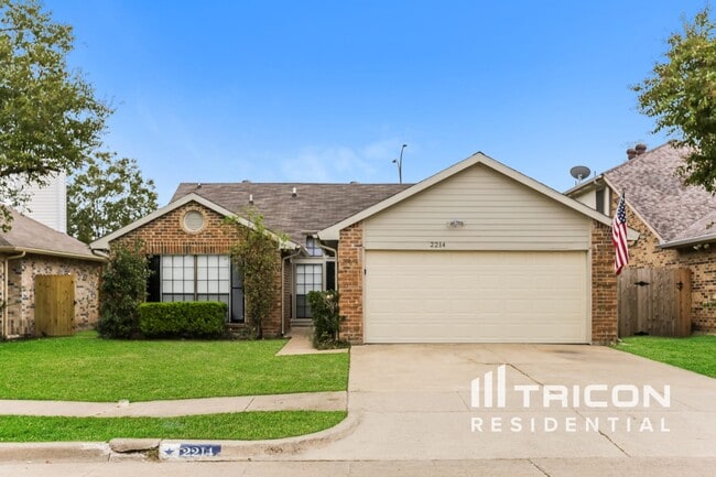 Building Photo - 2214 Gladstone Dr