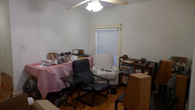 Foto del edificio - 136 Elgin Ave