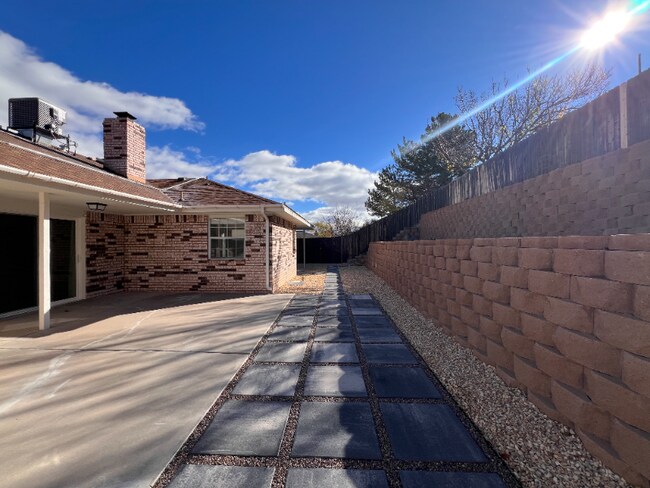 Foto del edificio - 4704 Sam Bratton Ave NW