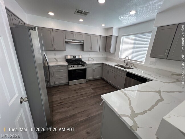 Foto del edificio - 9321 Mountain Rise Ave