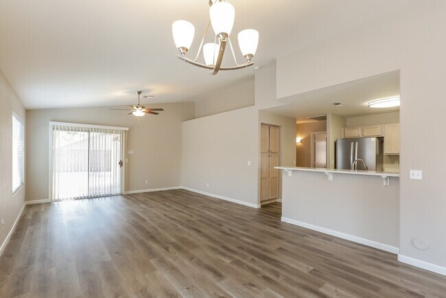 Foto del edificio - 8643 E Capri Ave
