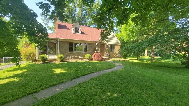 Building Photo - 5269 Sidney Rd