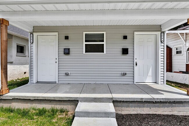 Foto del edificio - 3947 Rookwood Ave