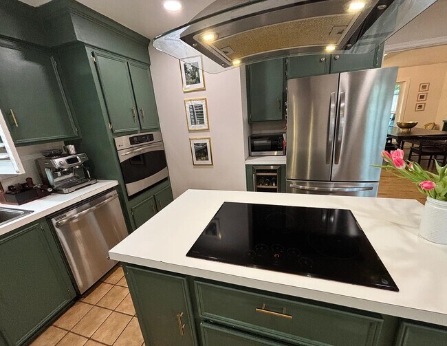 Foto del edificio - 13814 Piping Rock Ln