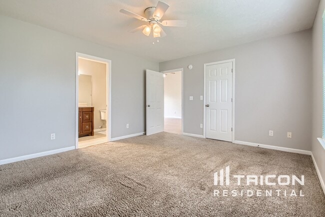 Building Photo - 128 Royal Garden Dr