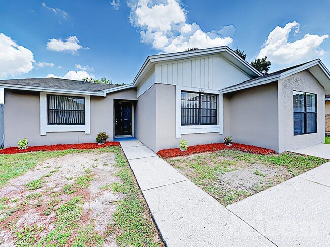 Foto del edificio - 6807 White Cliffs Way