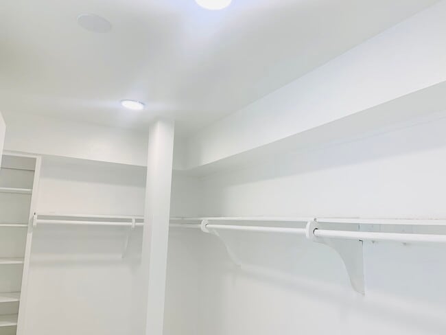 Foto del edificio - 5301 Balboa Blvd