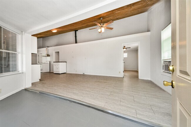 Foto del edificio - 814 Broadway Avenue J