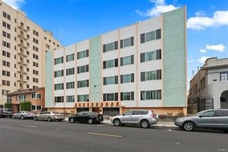 Building Photo - 335 Cedar Ave