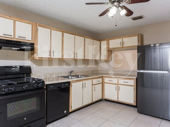 Foto del edificio - 5990 Ithaca Cir W