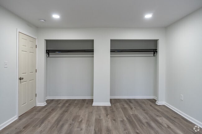 2BR, 1BA - 900SF - Bedroom - Dorchester Arms