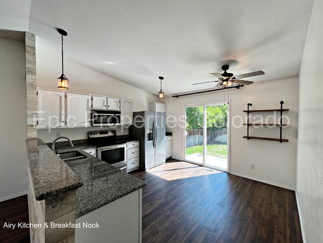 Building Photo - Adorable Burbs House