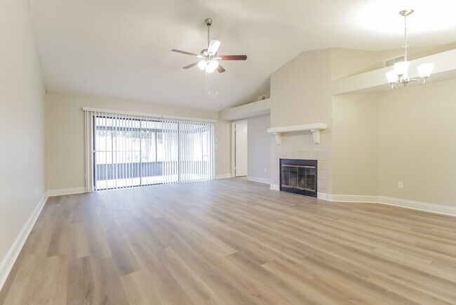Foto del edificio - 468 Holbrook Cir