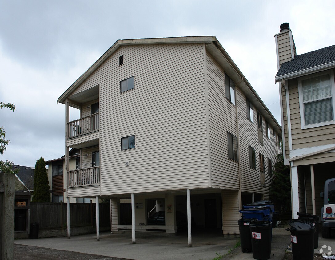 Primary Photo - 519 N 105th St
