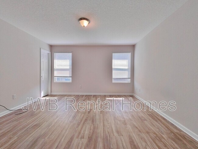 Foto del edificio - 3613 Spring Park Rd