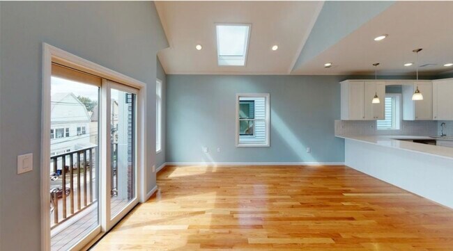 Open floor living room and kitchen - 366 Armstrong Ave