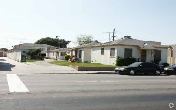 Primary Photo - 8437-8441 Otis St