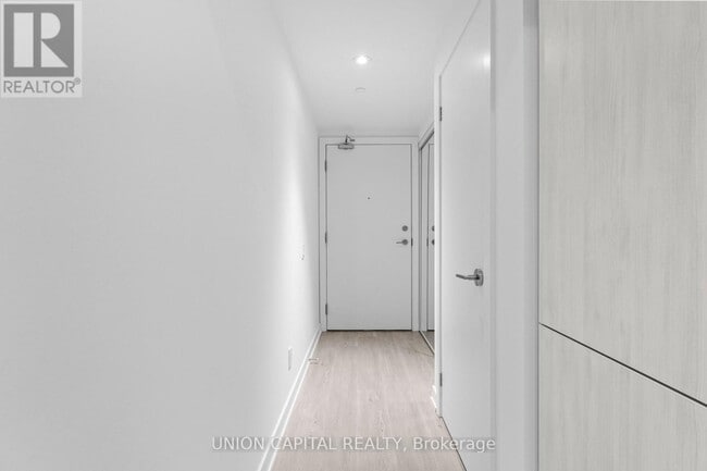 Building Photo - 8 Wellesley St W