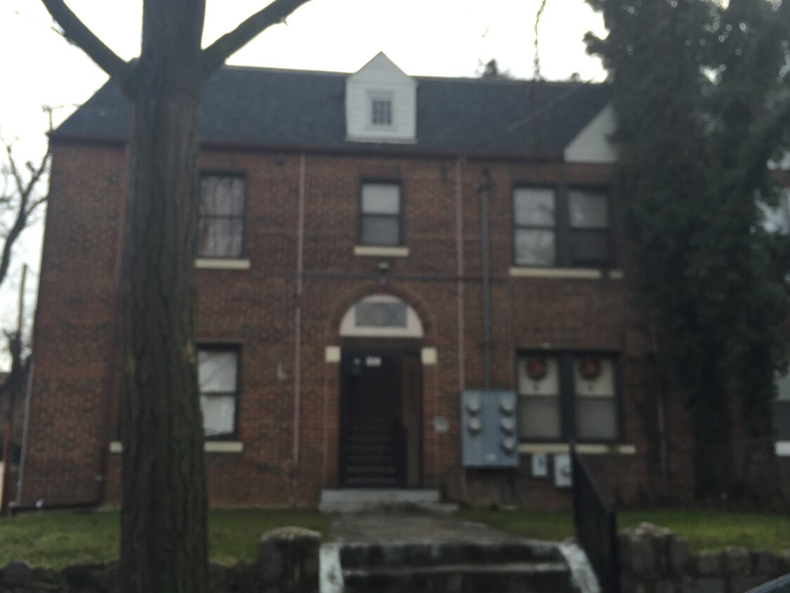 Front of Building - 310 Delafield Pl NW
