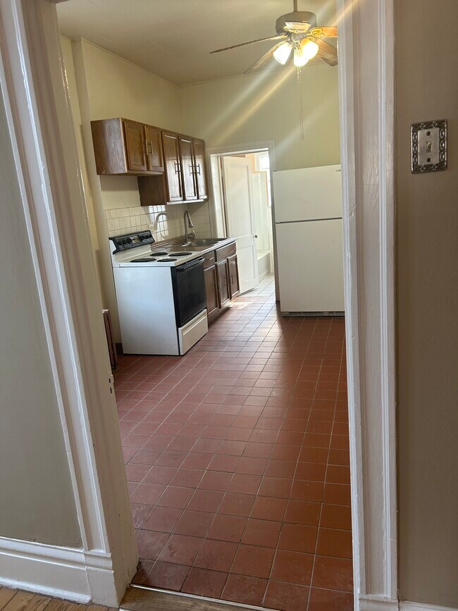 Nice Quarry Tile kitchen floor - 5600 Columbia Ave