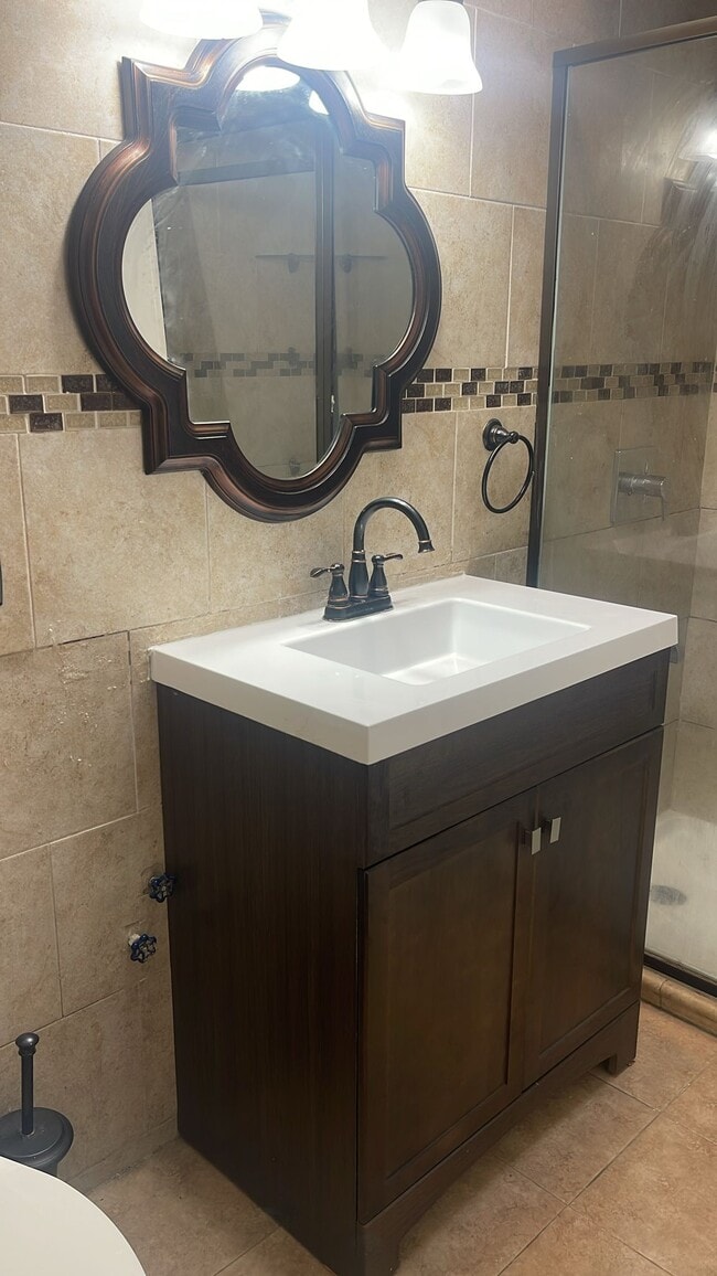 Building Photo - 14 Paerdegat 13th St