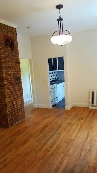 Primary Photo - 420 Littleworth Ln