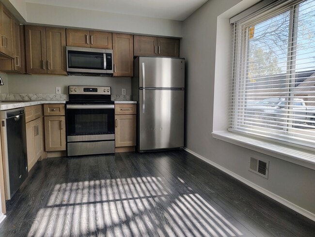 Building Photo - 24757 Bashian Dr