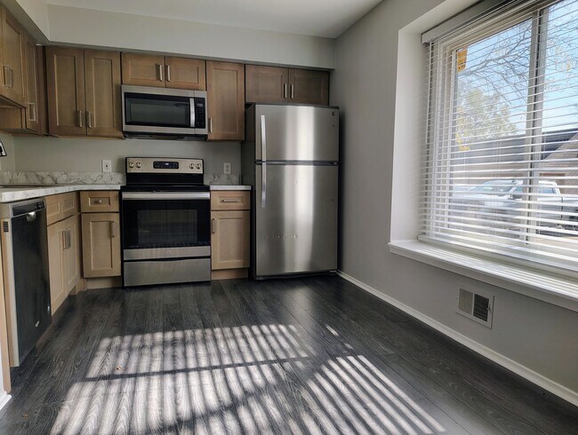 Foto del edificio - 24757 Bashian Dr