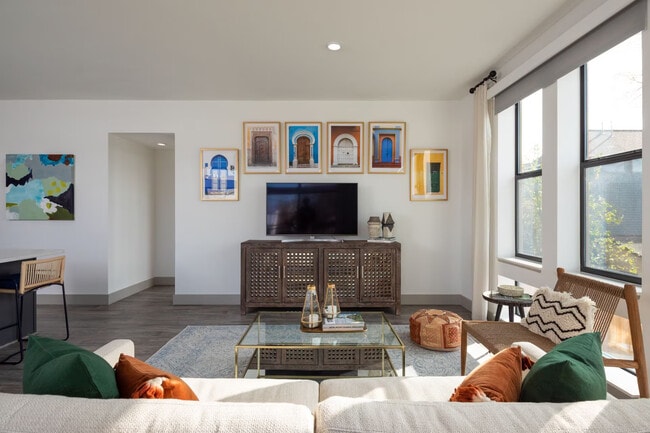 Building Photo - Move-in Special: $0 Fees + $1000 Off!