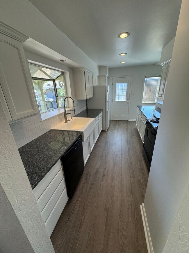 Foto del edificio - 3 bedroom | 2 bathroom | Citrus Heights Single Family Home