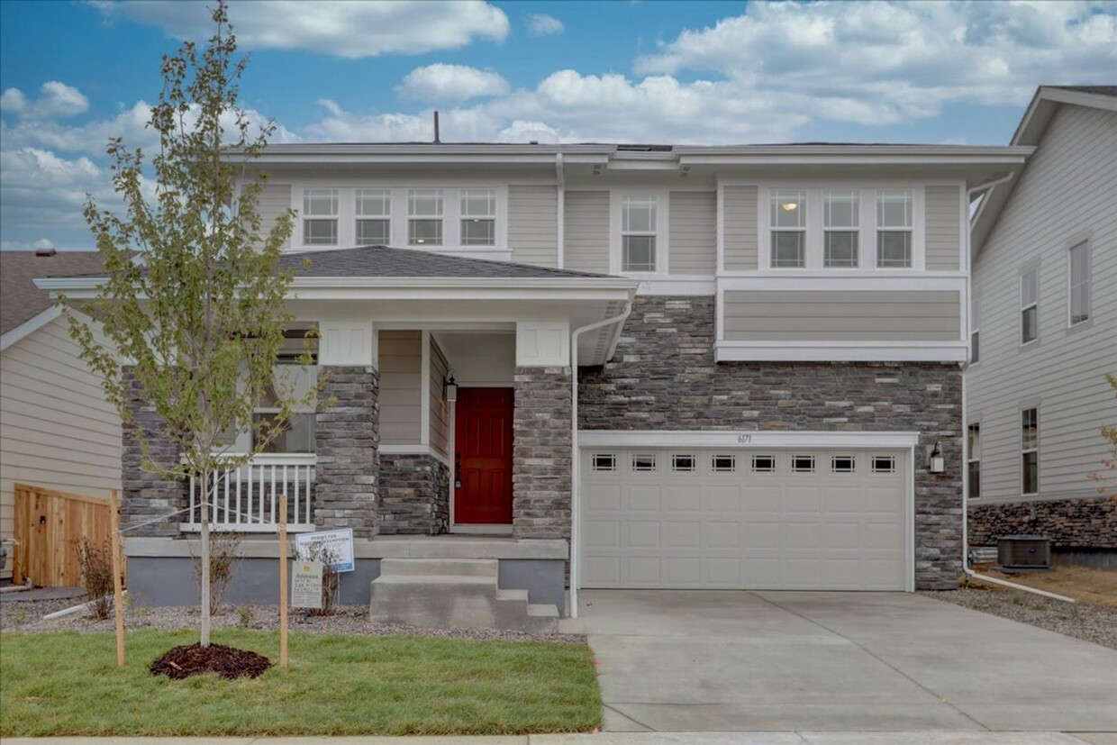 Foto principal - Brand New Home - 3bed/2.5bath, Covered Bac...