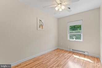 Building Photo - 121 Carnival Dr
