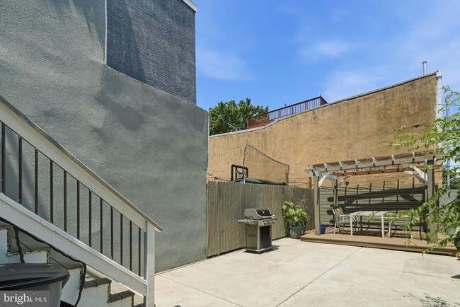Building Photo - 2525 Brown St