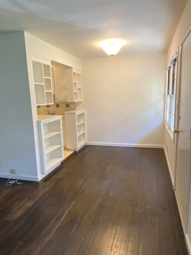 Dining Area - 335 Adams St