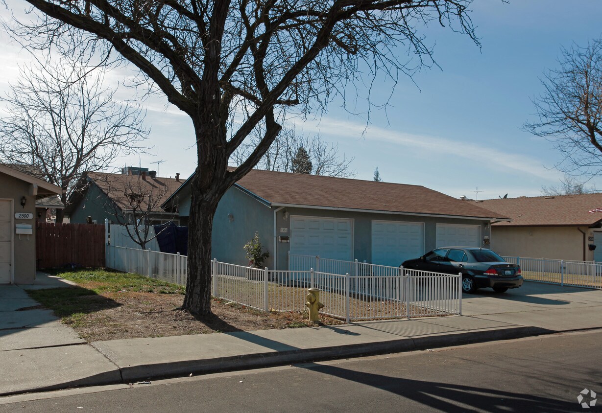 Building Photo - 2432 Encina Ave