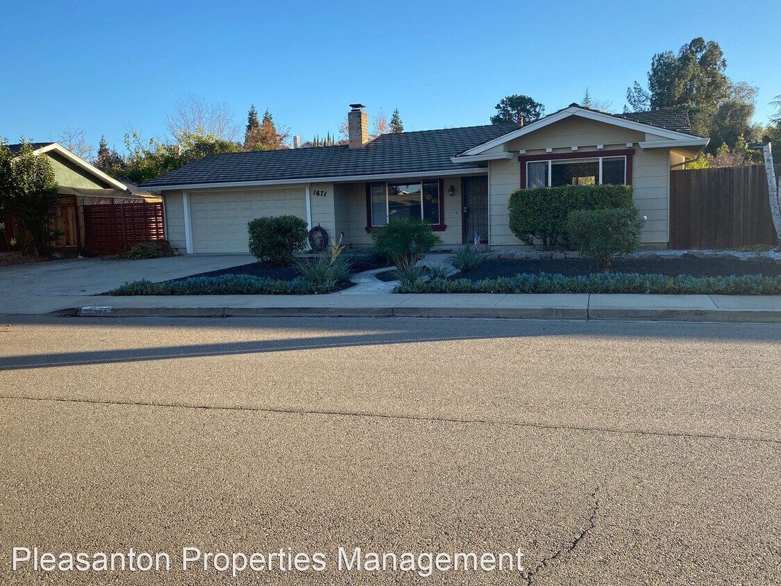 Primary Photo - 3 br, 2 bath House - 1671 Heidelberg Dr.