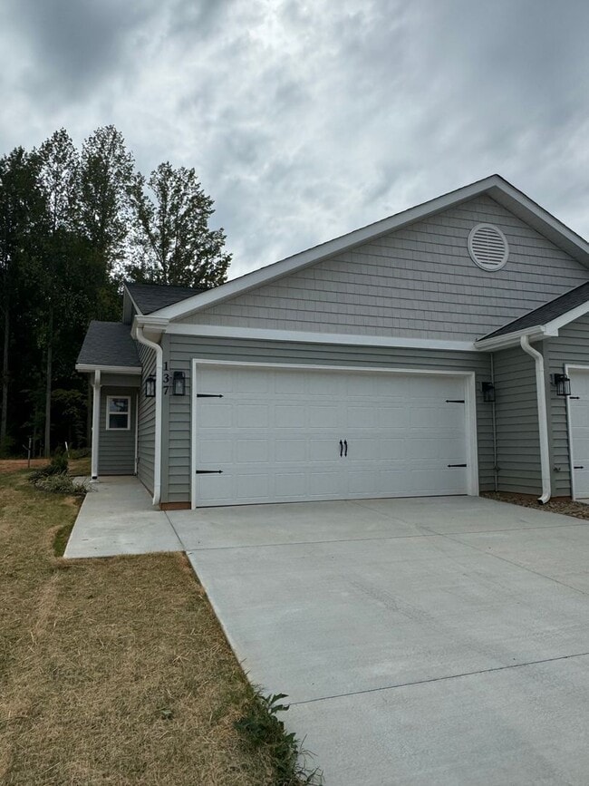 Building Photo - 137 Brawley Villas Pl