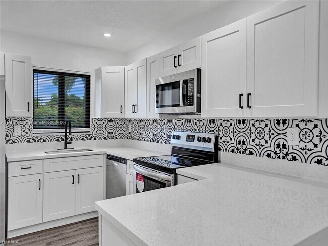 Building Photo - 4 br, 2 bath House - 5724 SW 18th St # 5724