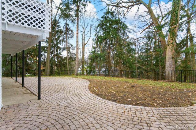 Building Photo - 1315 Lone Pine Rd