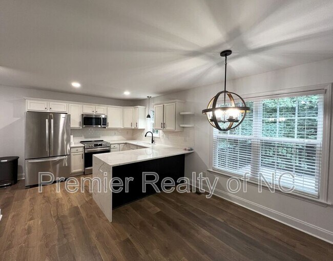 Building Photo - 6131 Hanes Way