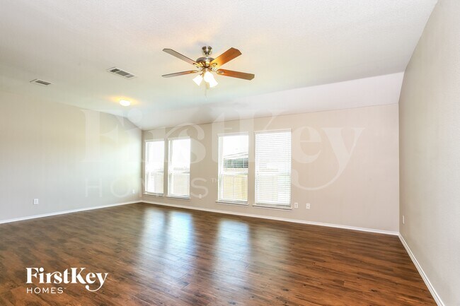 Foto del edificio - 1404 Waco Turner Dr