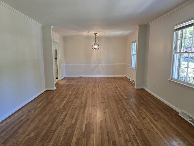 Foto del edificio - 3703 Hickory Hill Dr