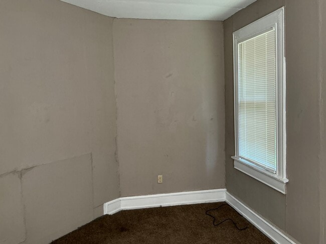 Building Photo - 206 Samuel St