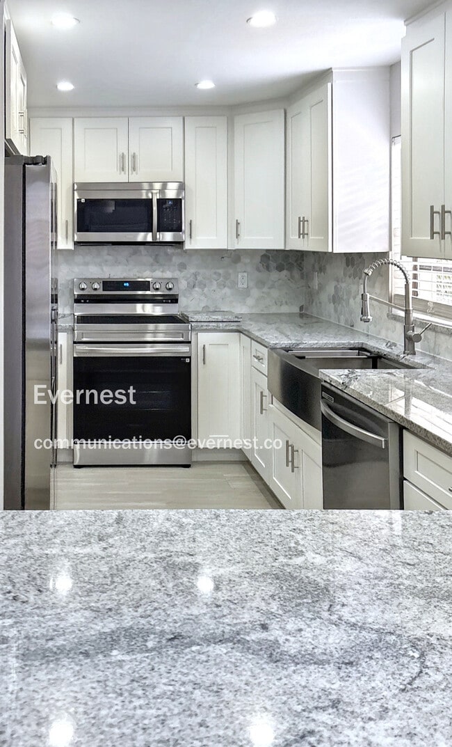 Building Photo - 13601 Frigate Ct