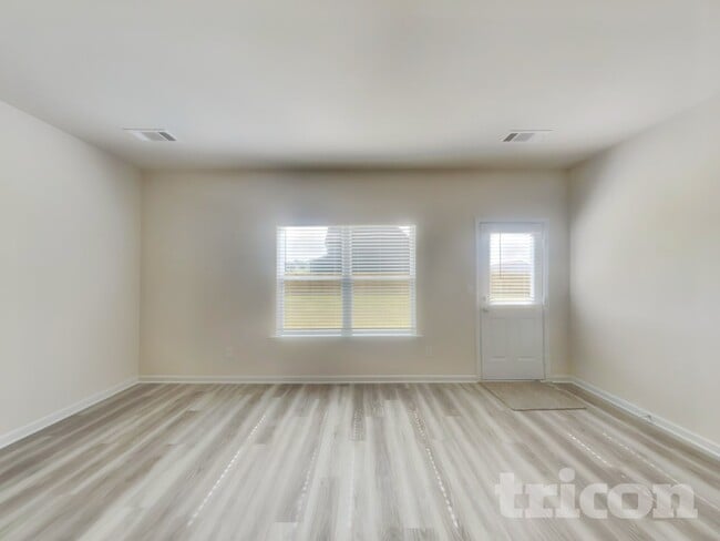 Building Photo - 307 Oliver Dr
