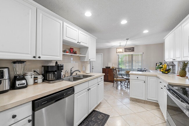 Building Photo - 14519 Lucy Dr