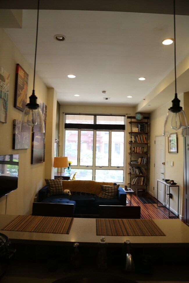 Building Photo - 7 W 131st St