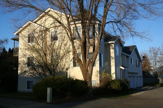 Building Photo - Cute remodeled unit!! A Must see!