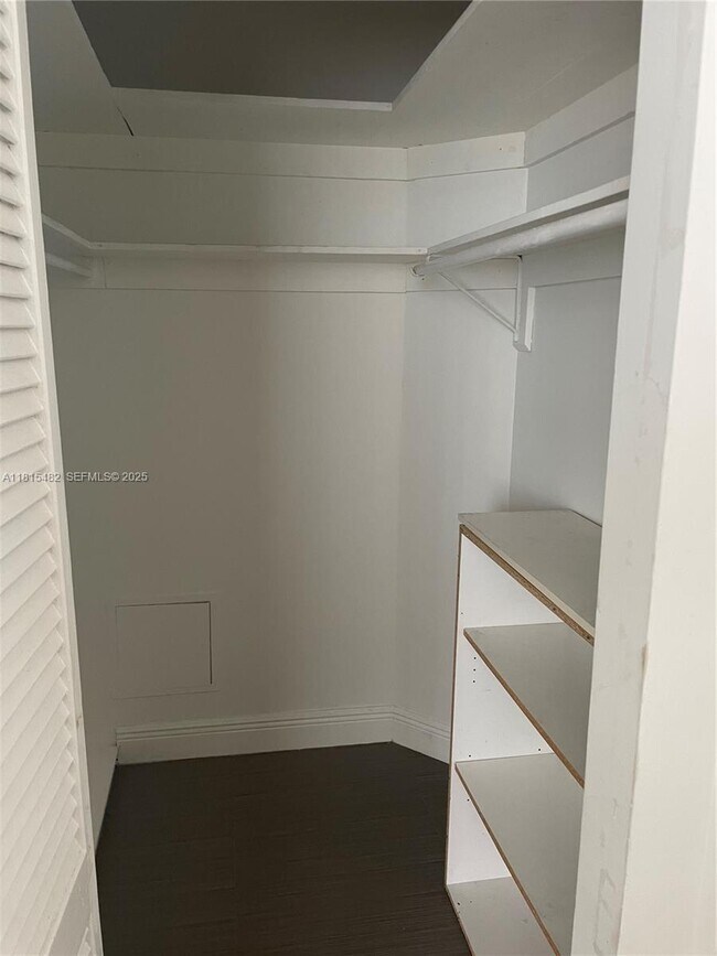 Foto del edificio - 801 Brickell Bay Dr