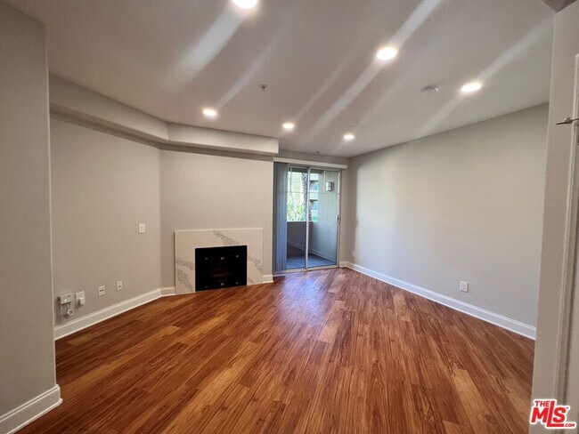 Building Photo - 5551 W 6th St